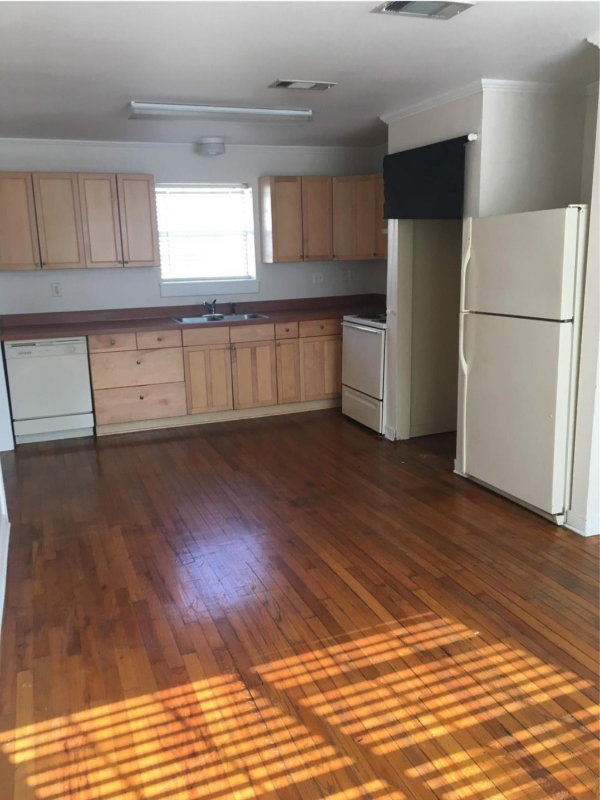 303 W Hickory St - Photo 2 of 10