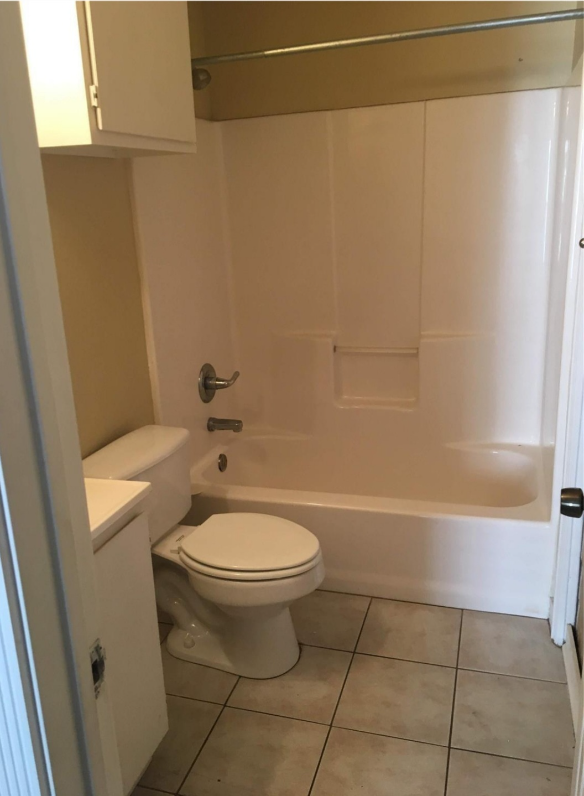 303 W Hickory St - Photo 3 of 10