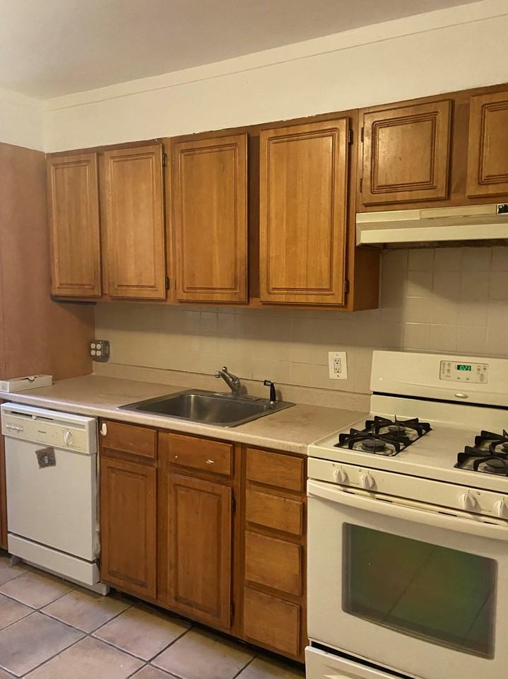 233A Clinton St #4 - Photo 2 of 9