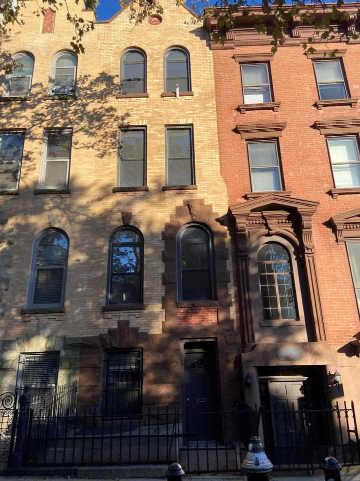 233A Clinton St #4 - Photo 3 of 9