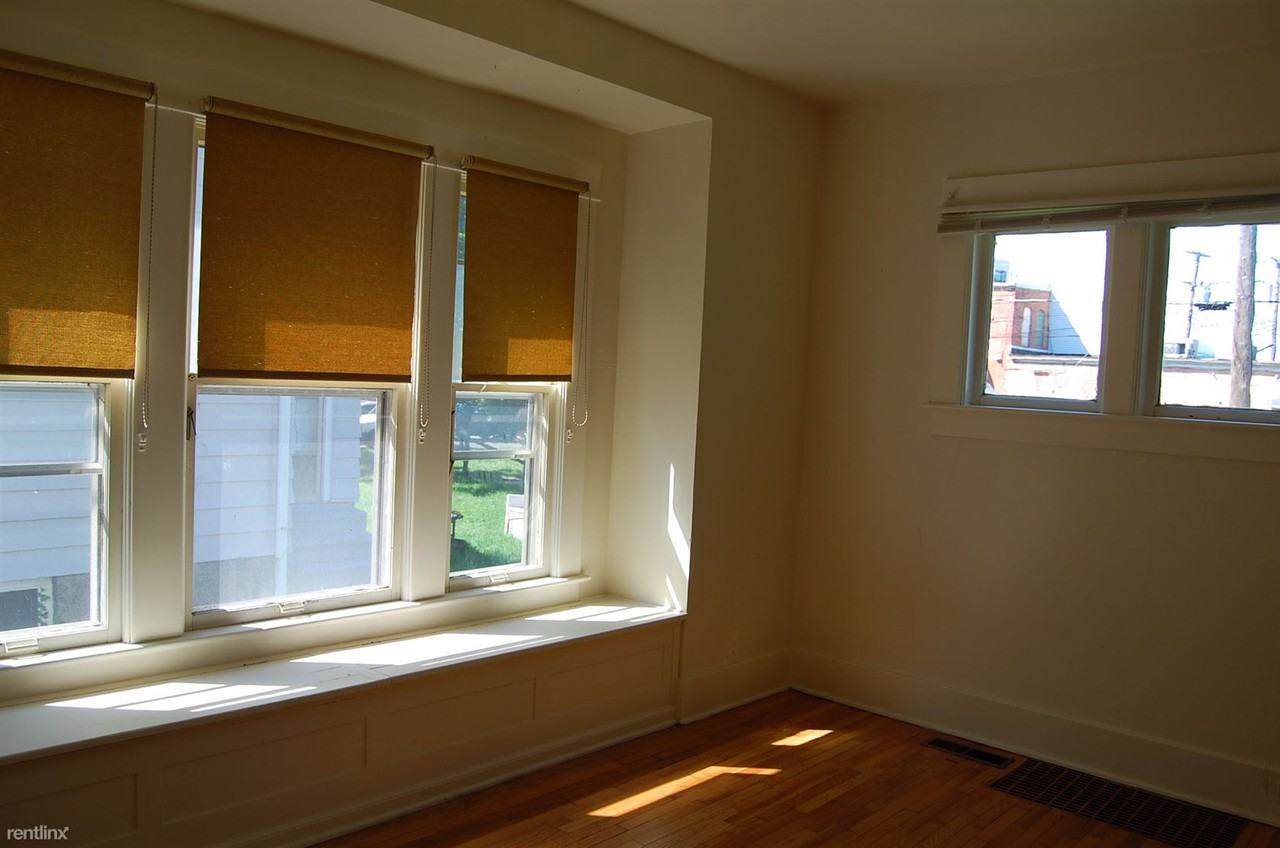 115 Adams Ave - Photo 3 of 11