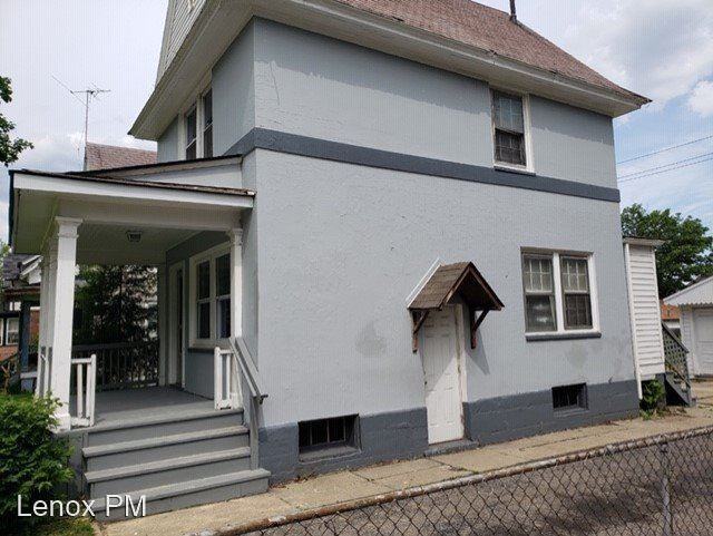 304 Nelson St - Photo 2 of 10