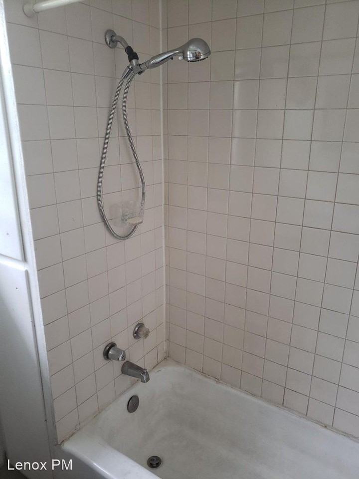 304 Nelson St - Photo 3 of 10