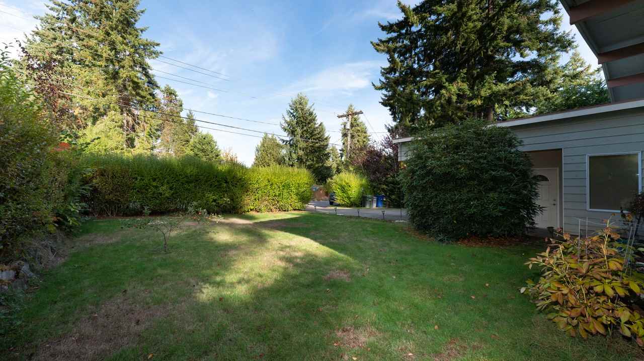15323 Se 42nd St #1 - Photo 4 of 50