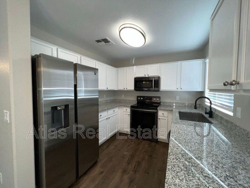 841 E Lamonte St - Photo 3 of 36