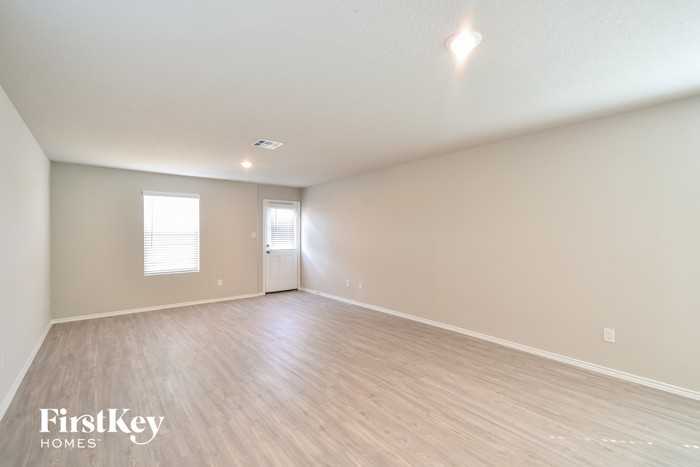 8030 Sierro Medina - Photo 2 of 15
