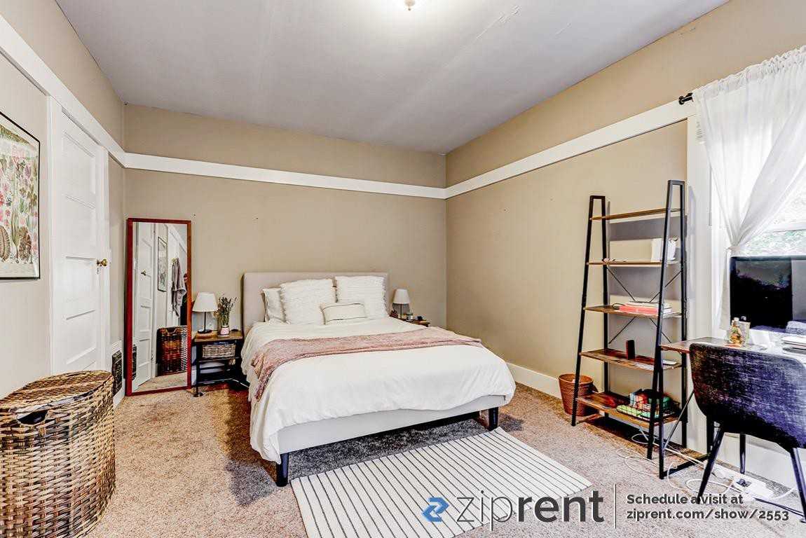 924 Clayton St - Photo 3 of 7