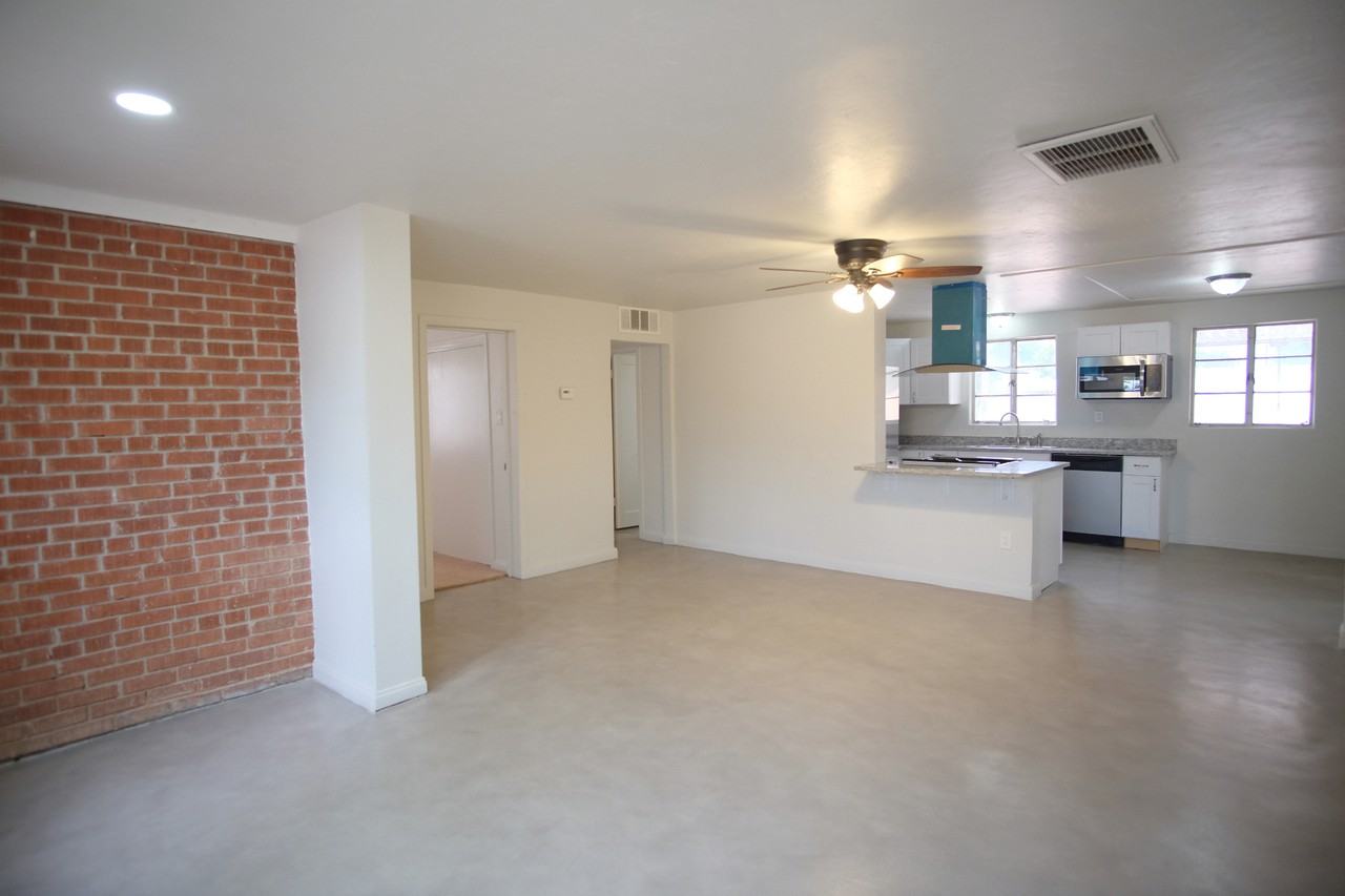 6015 E 20th St #1 - Photo 3 of 10