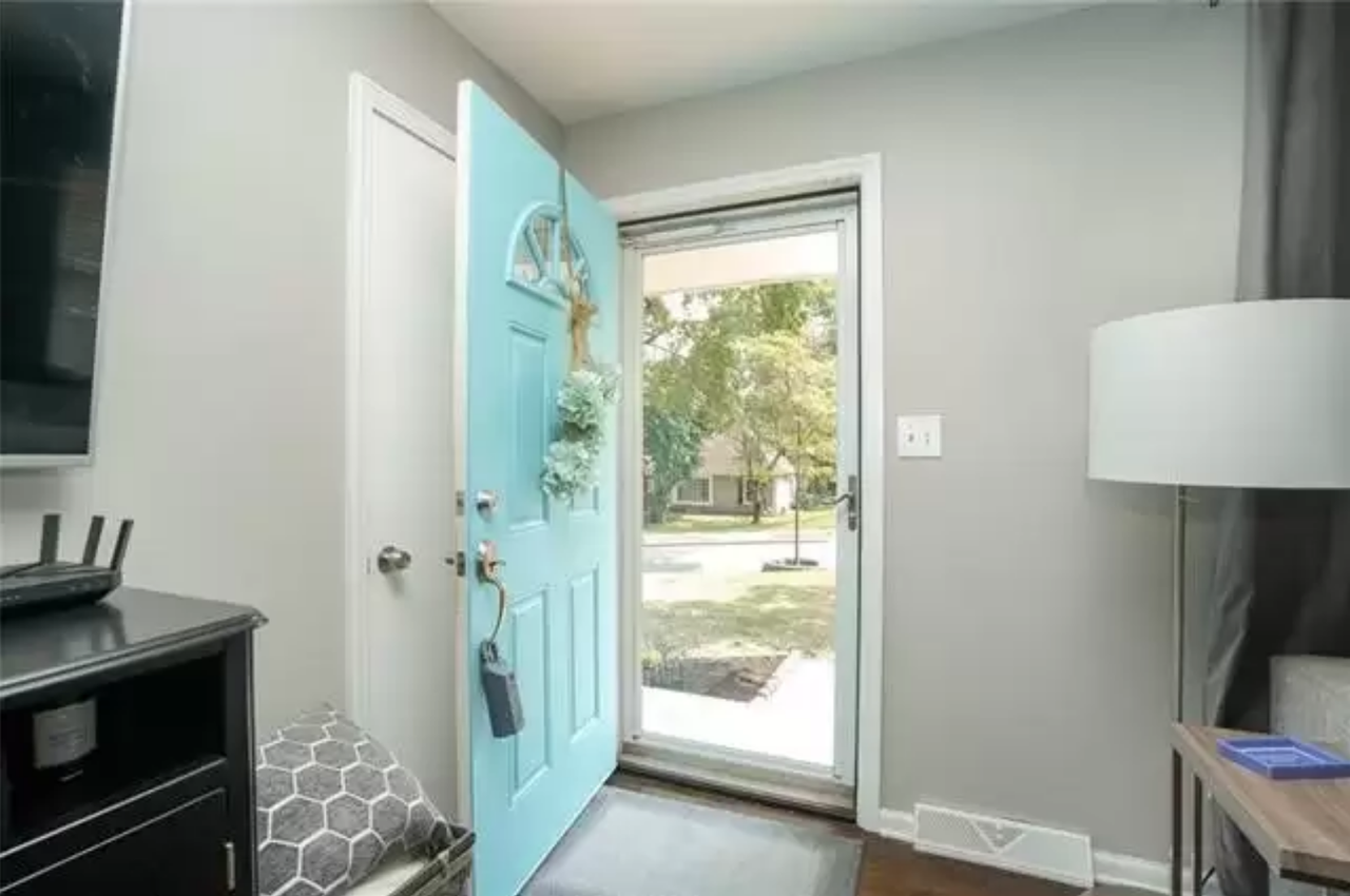 10510 W 91st St - Photo 2 of 21