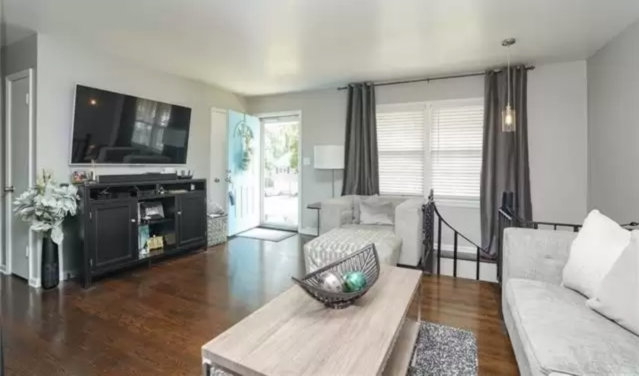 10510 W 91st St - Photo 3 of 21