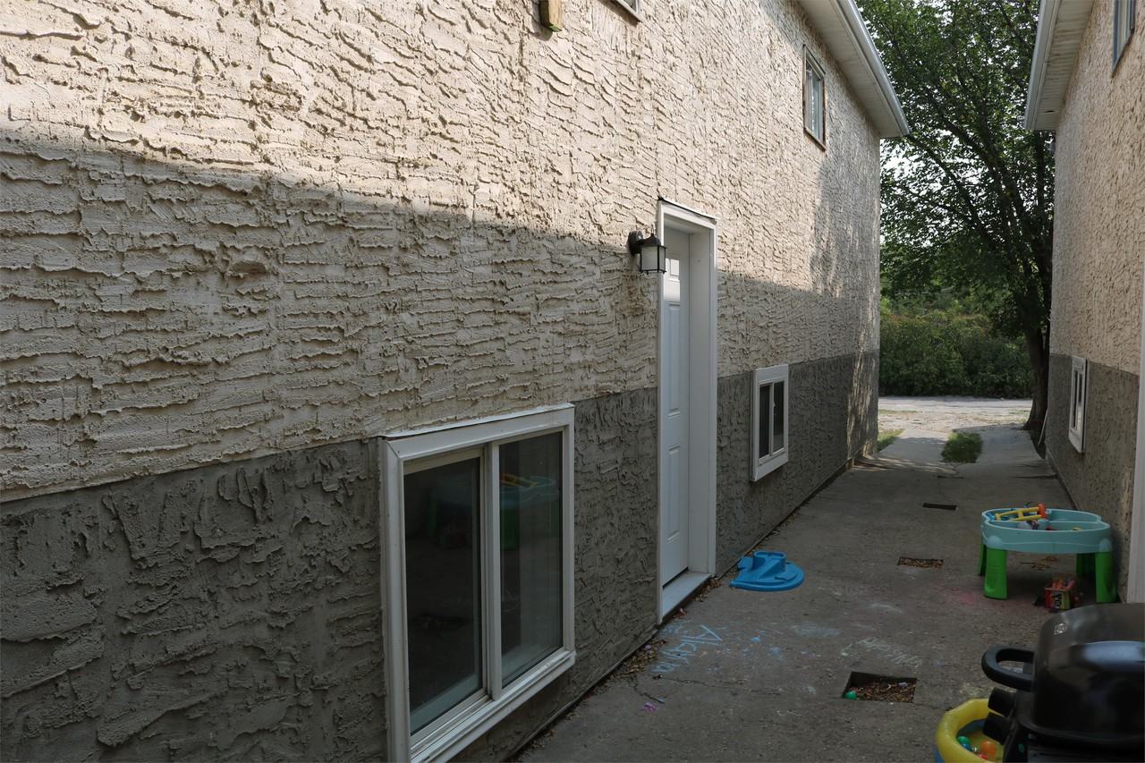 541 Wascana St - Photo 2 of 16