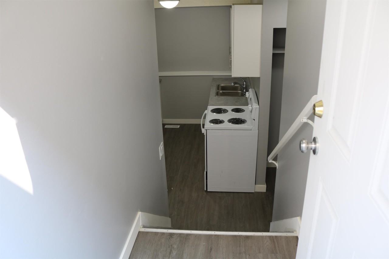 541 Wascana St - Photo 3 of 16