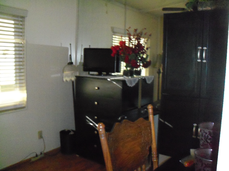 14016 Lake Crest Dr - Photo 3 of 6