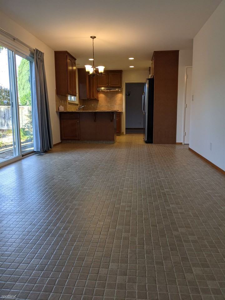 793 Clarkston Dr - Photo 3 of 12