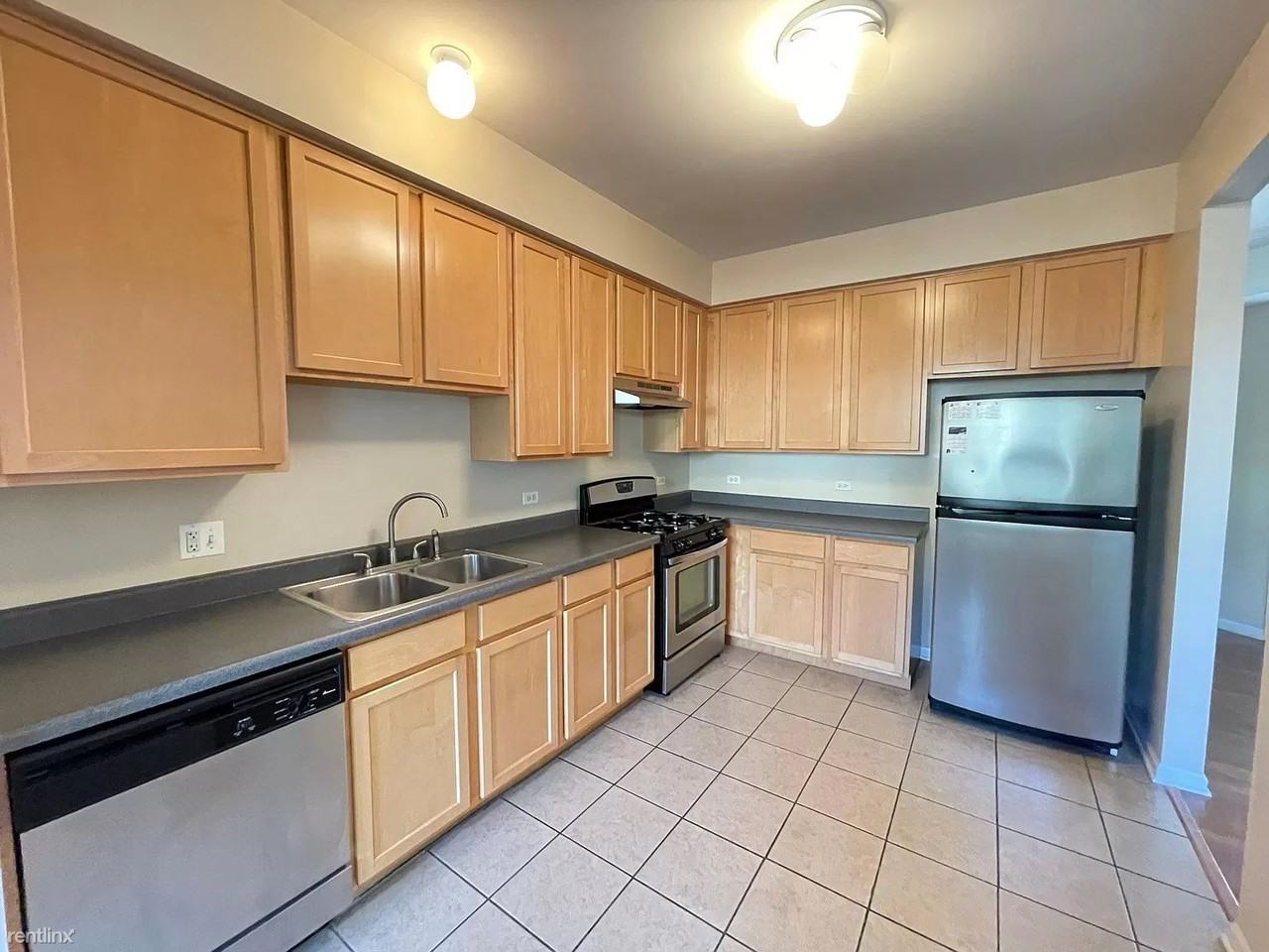 2908 Rutland Cir - Photo 3 of 6