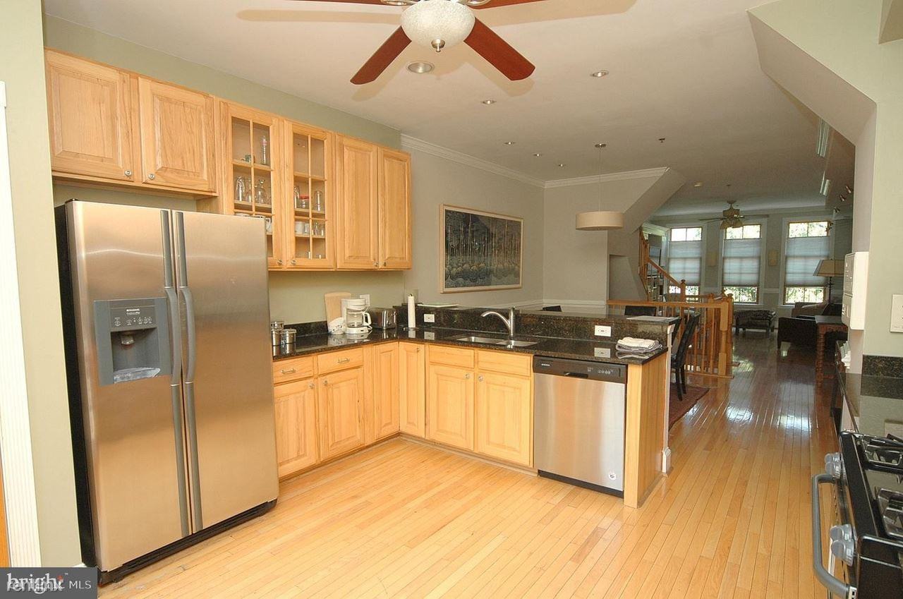 706 S Bond St - Photo 3 of 4