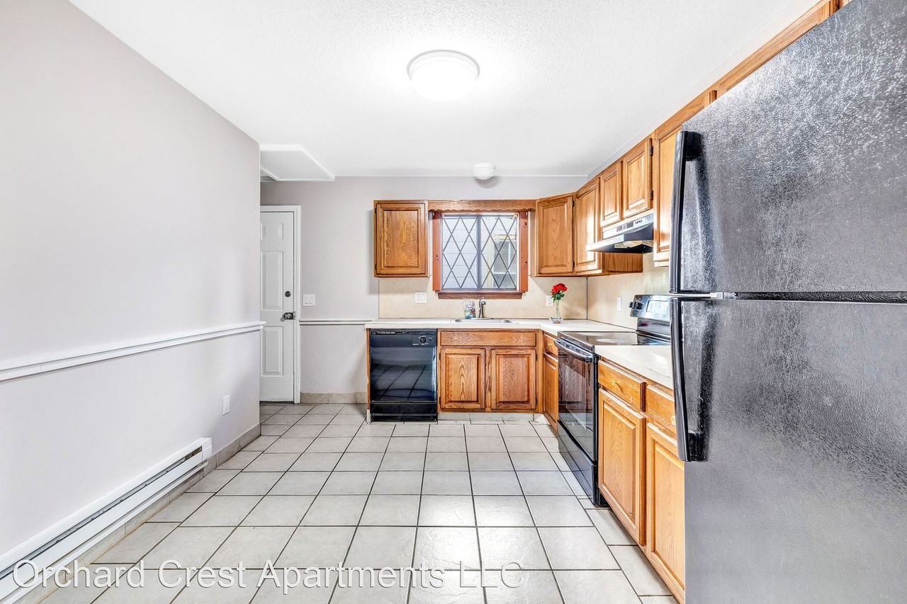 192/206/212 Wolcott Street - Photo 3 of 12