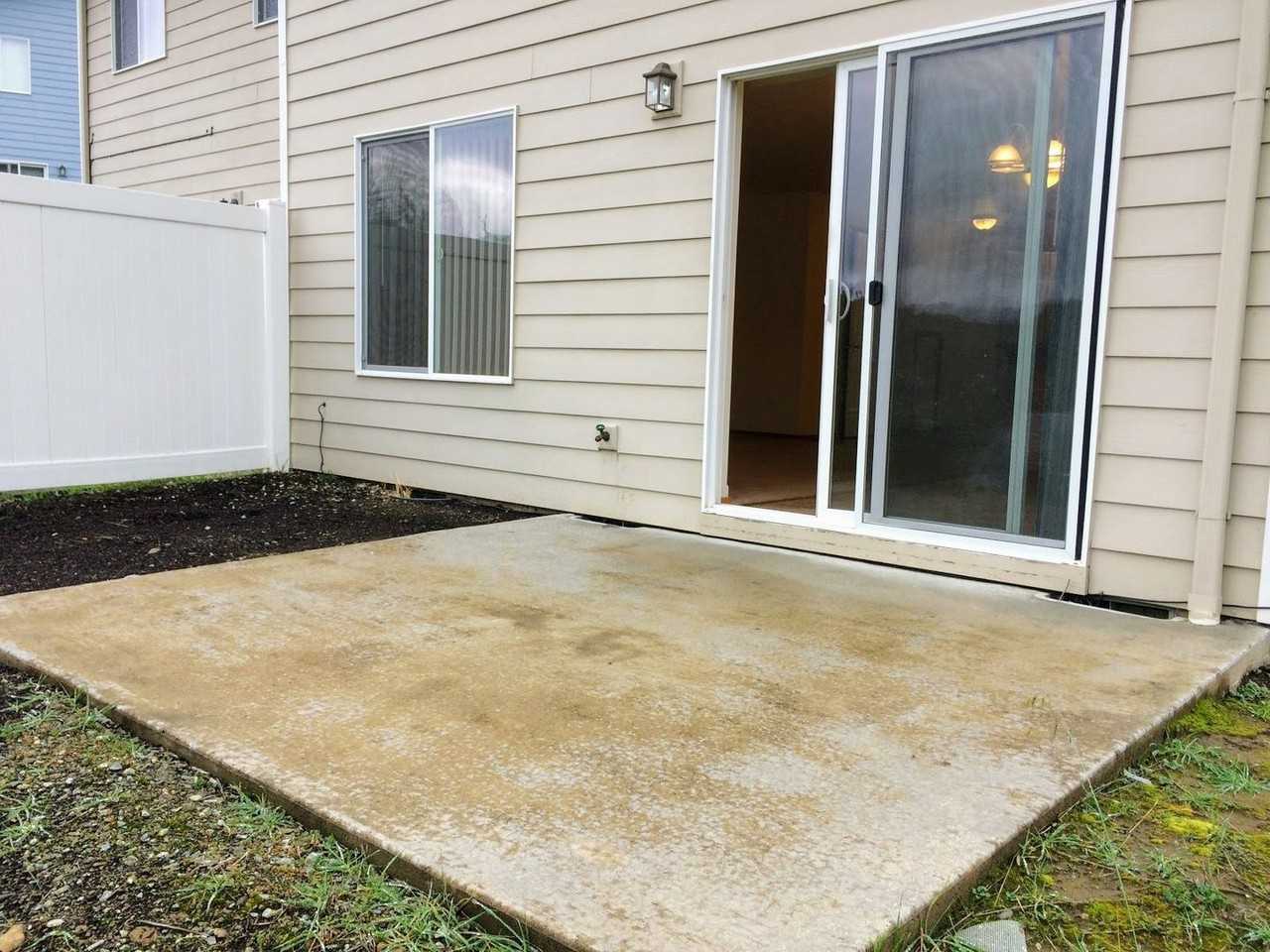 390 Maylea Pl - Photo 2 of 25