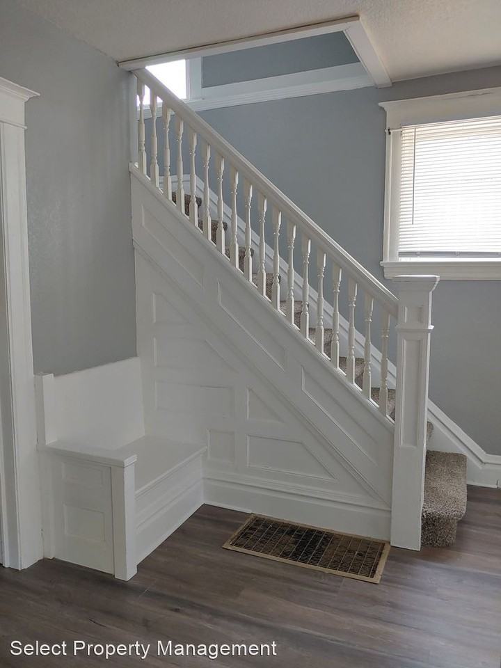 1115 Maple Ave - Photo 2 of 13