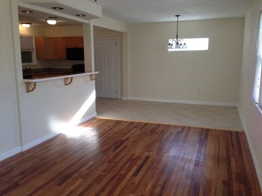 1114 NE 8th Ave - Photo 3 of 22