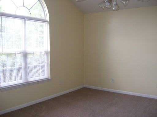 1004 Steeplechase Rd - Photo 2 of 10