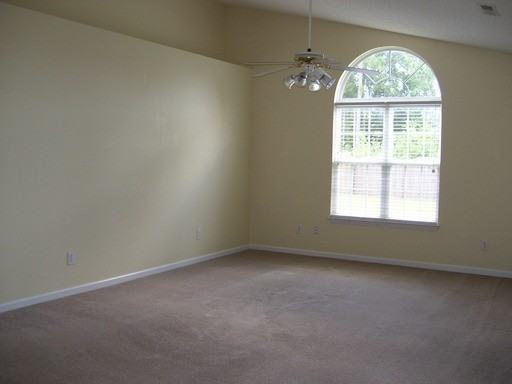 1004 Steeplechase Rd - Photo 3 of 10