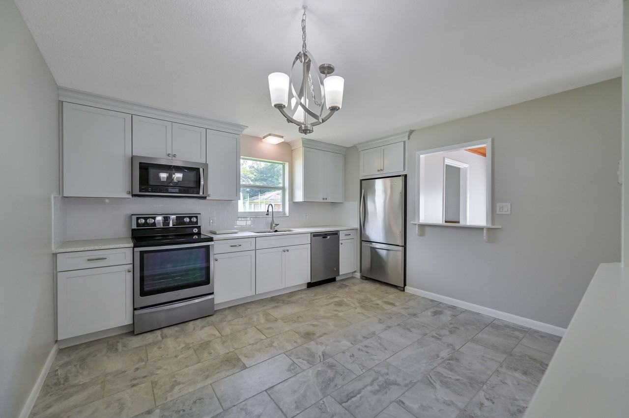 3350 E Riverside Dr - Photo 2 of 7