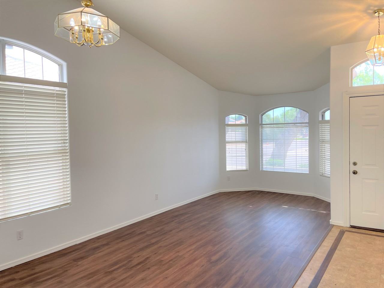 8928 W Marconi Ave - Photo 3 of 18