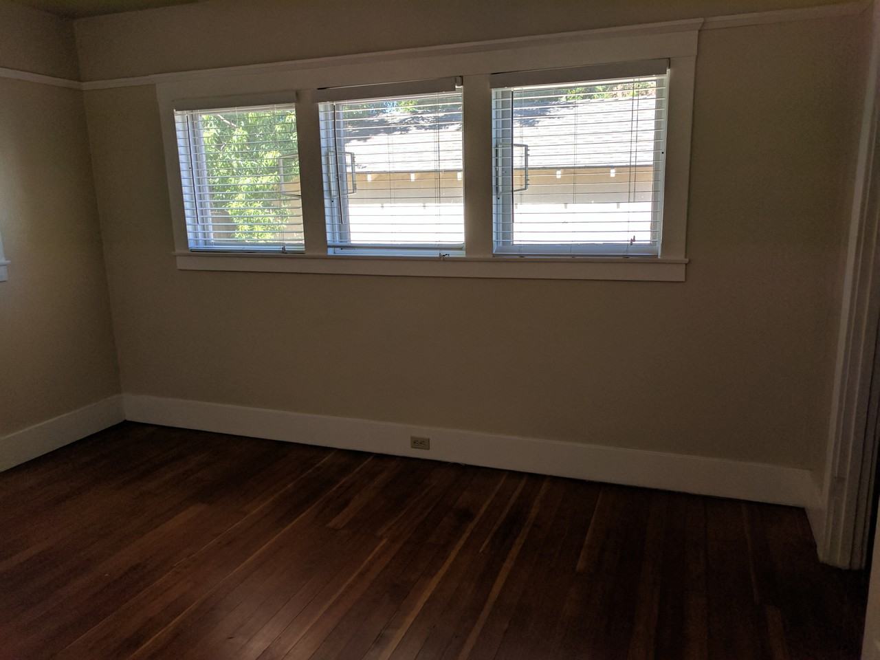 605 Washington St - Photo 3 of 12