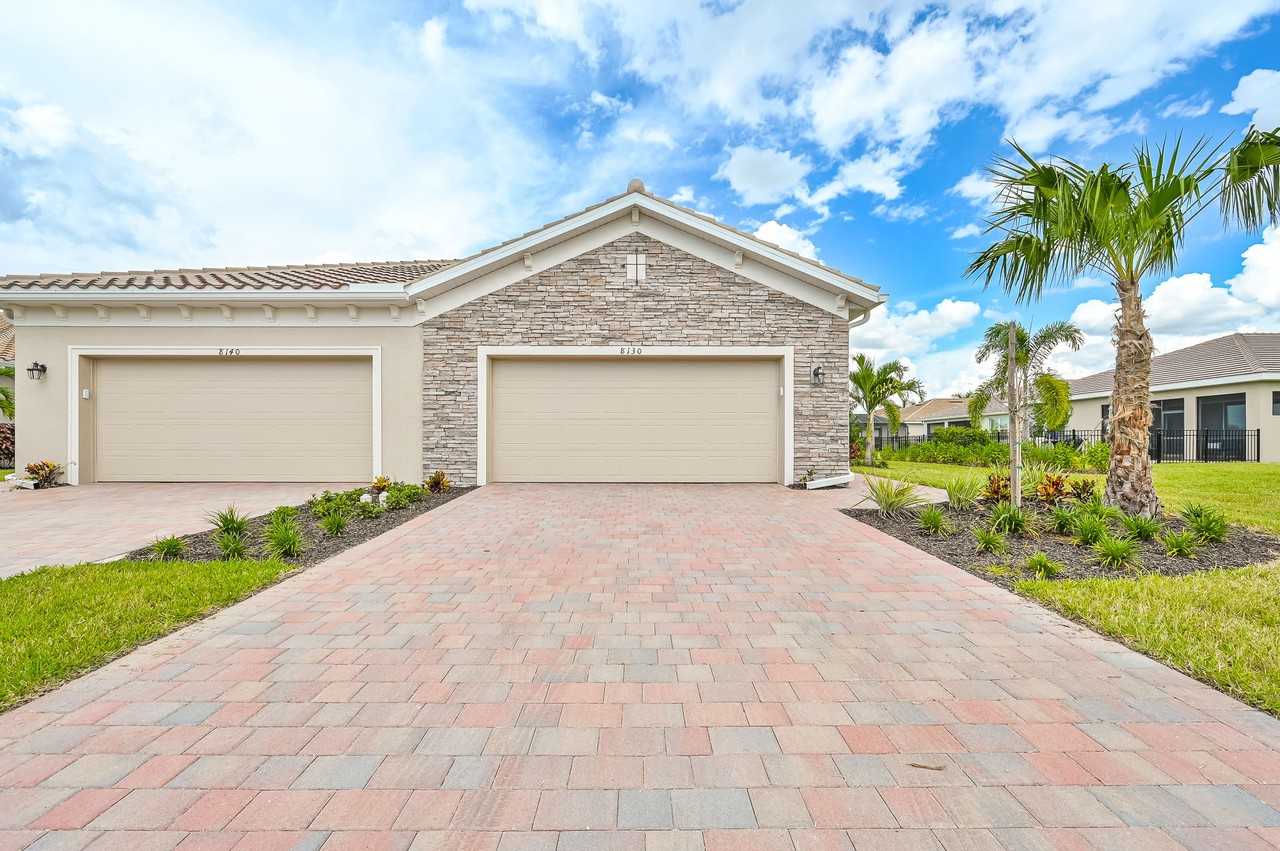 8130 Venetian Pointe Dr - Photo 2 of 38