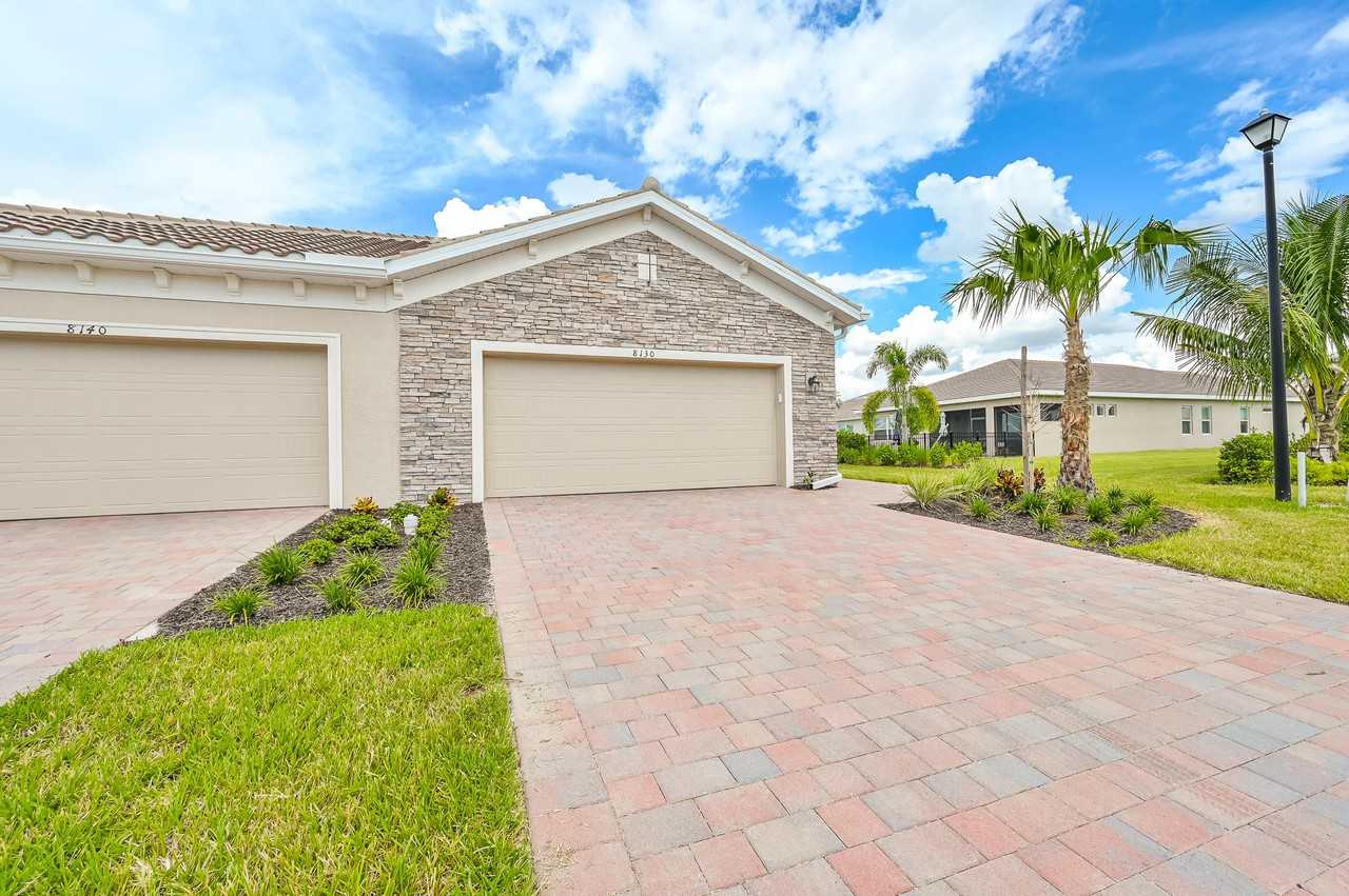 8130 Venetian Pointe Dr - Photo 3 of 38