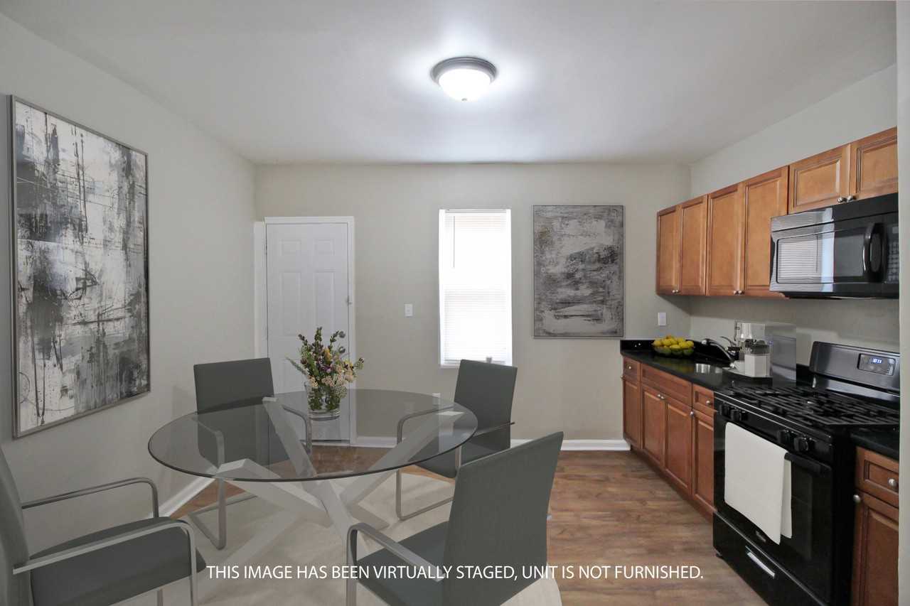 811 W Schiller St - Photo 2 of 8