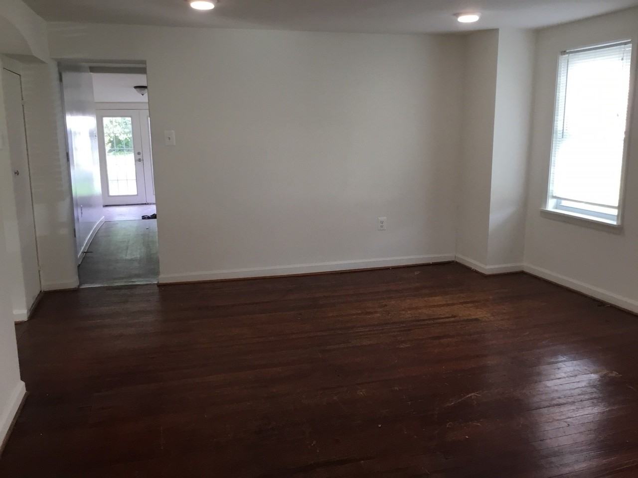 802 E South St - Photo 2 of 9