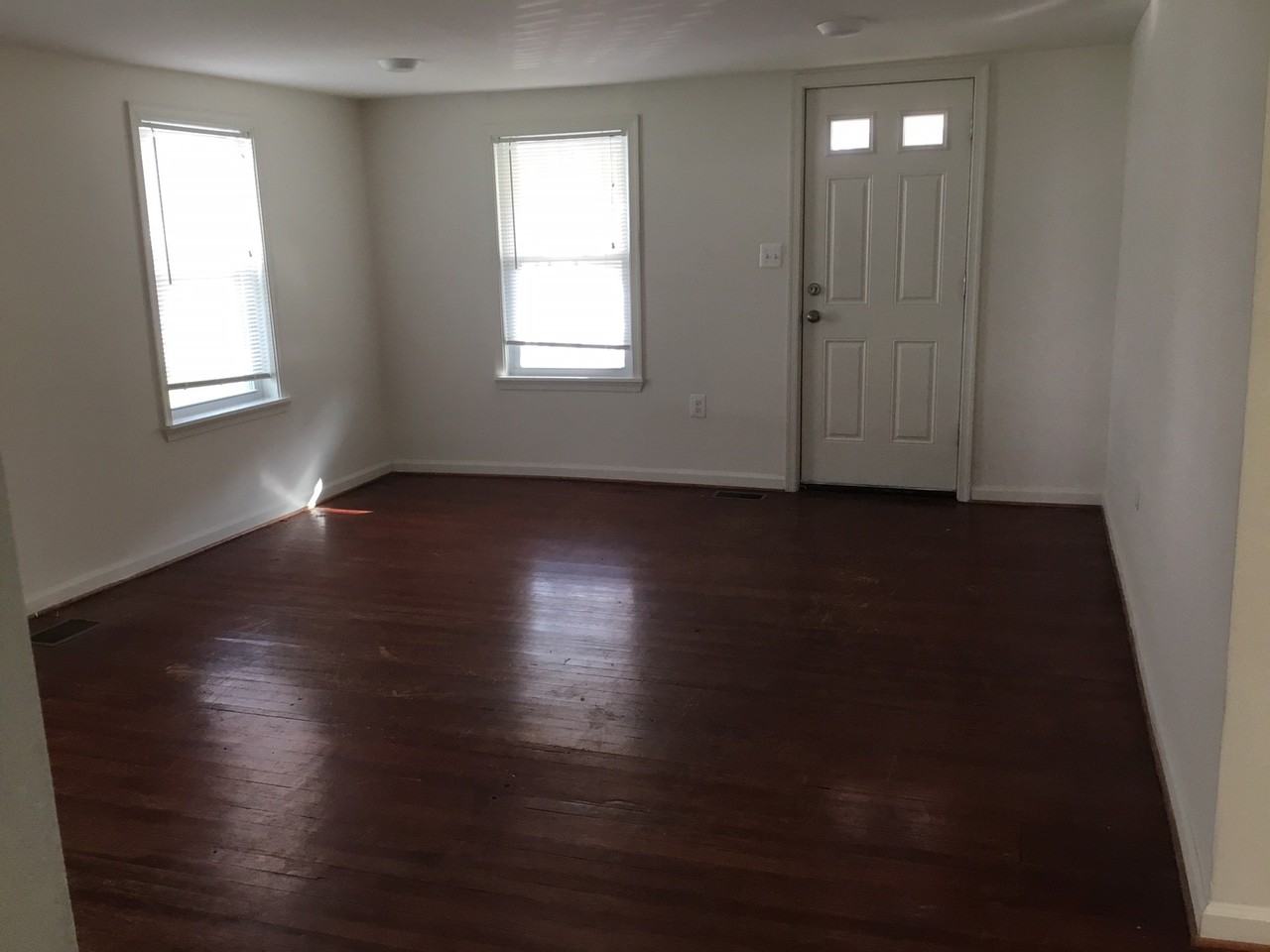802 E South St - Photo 3 of 9