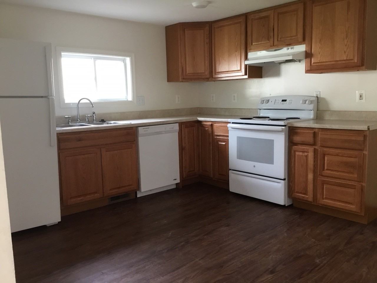 802 E South St - Photo 4 of 9