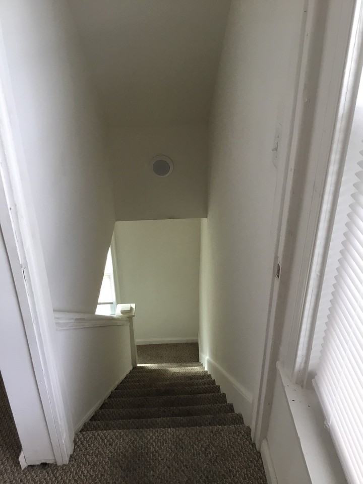 802 E South St - Photo 5 of 9
