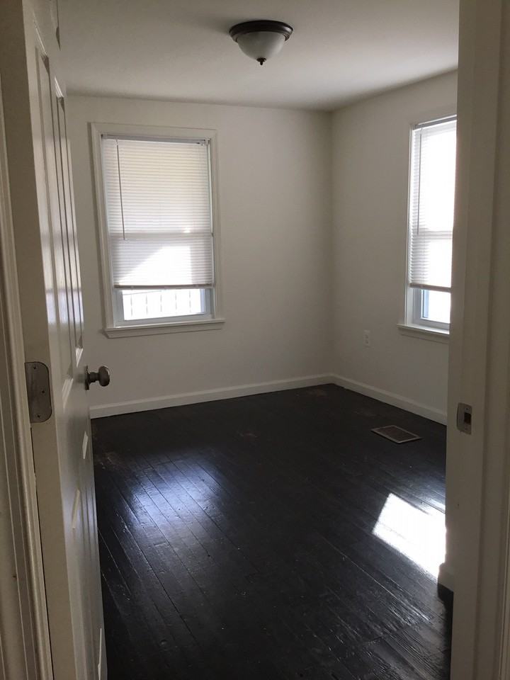 802 E South St - Photo 6 of 9