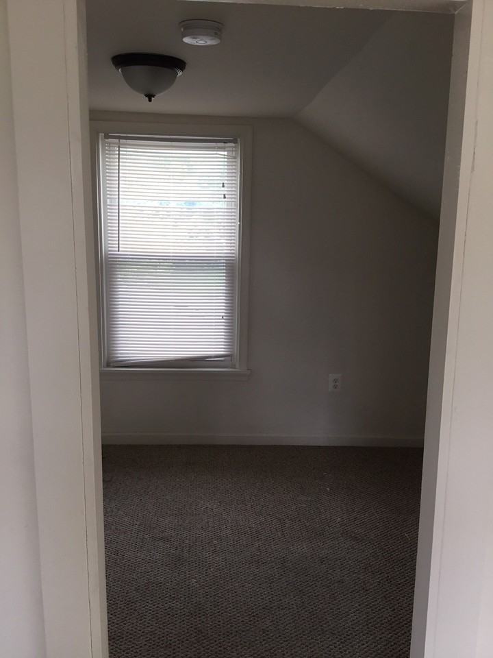 802 E South St - Photo 7 of 9