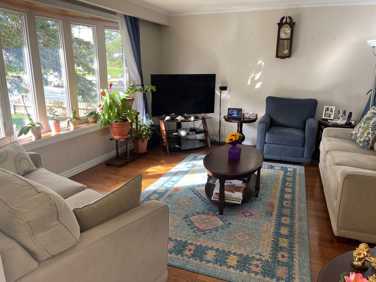 61 Chancellor Dr - Photo 3 of 35