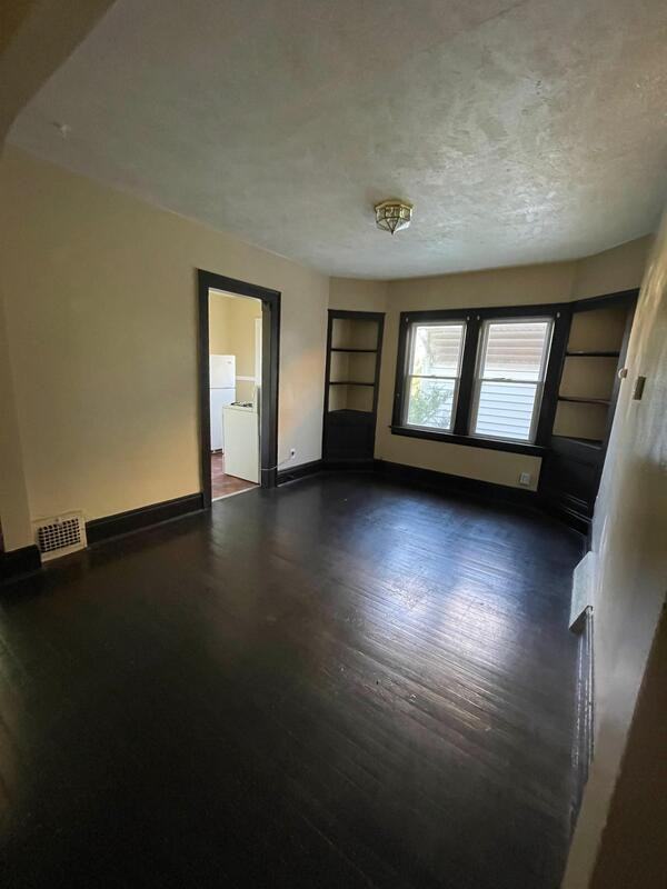 10424 Joan Ave - Photo 3 of 9