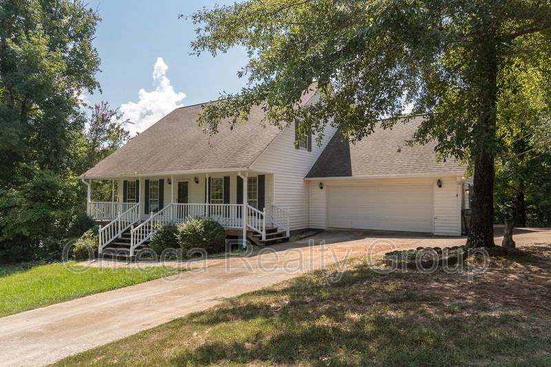 221 Parkwood Ln - Photo 3 of 50