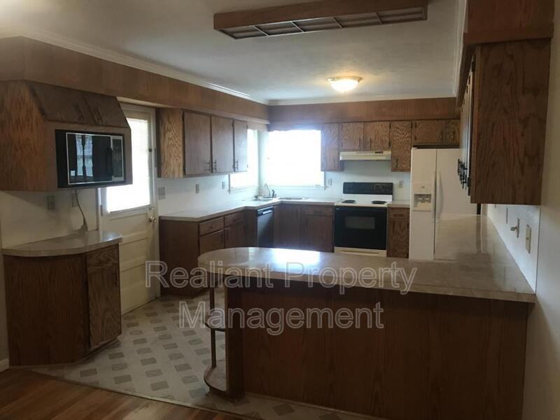 2052 Dorset Dr - Photo 3 of 19