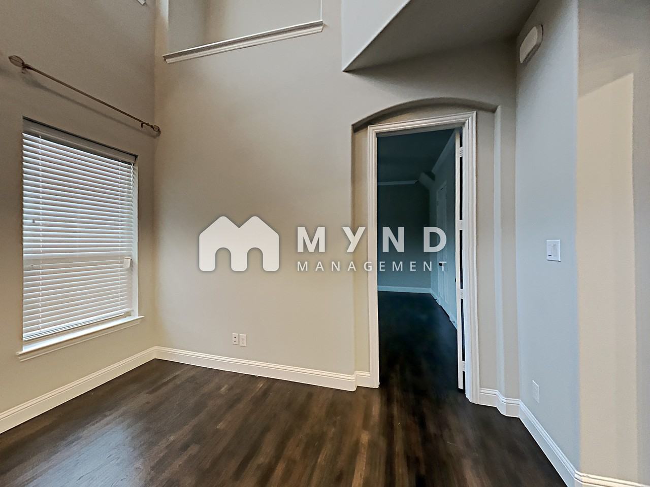 868 Dartford Dr - Photo 2 of 17