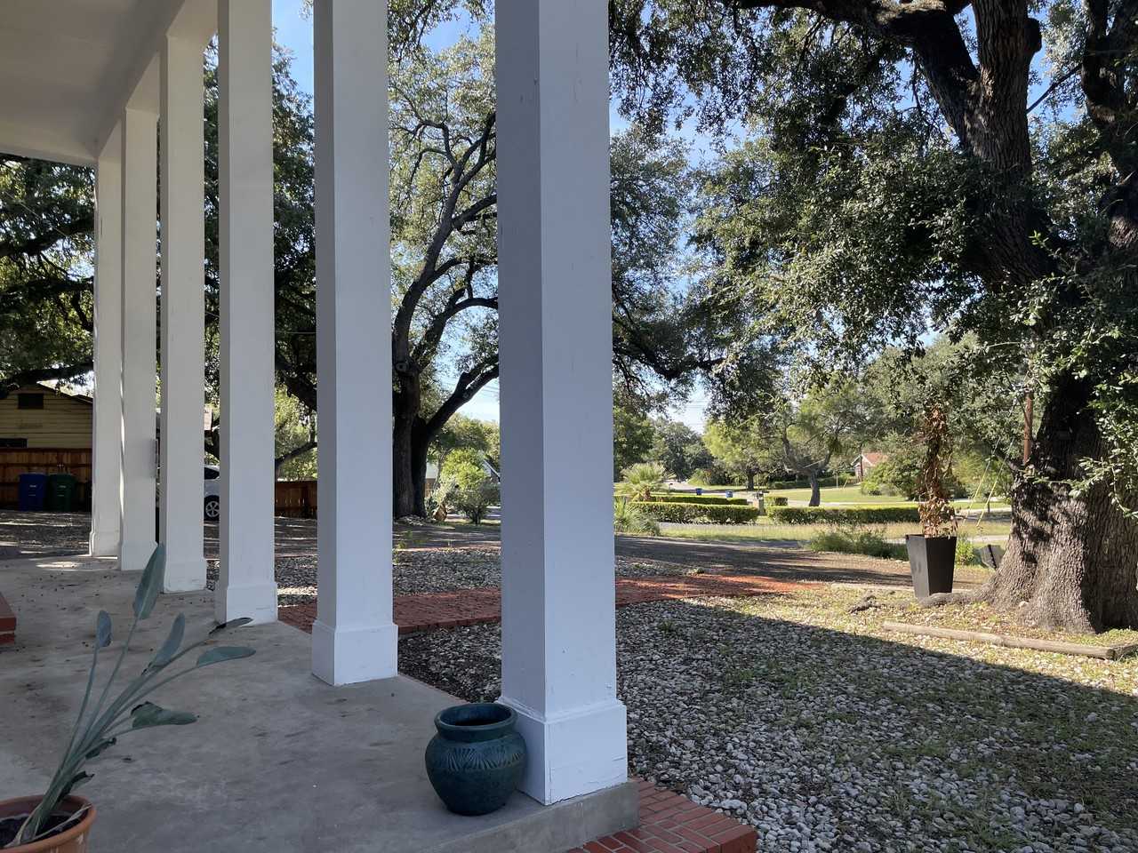 4003 Parkway Dr - Photo 2 of 36