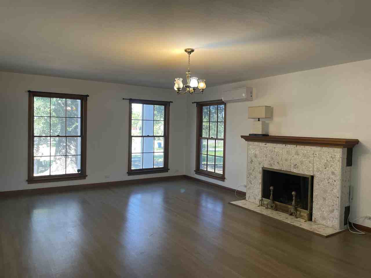 4003 Parkway Dr - Photo 3 of 36