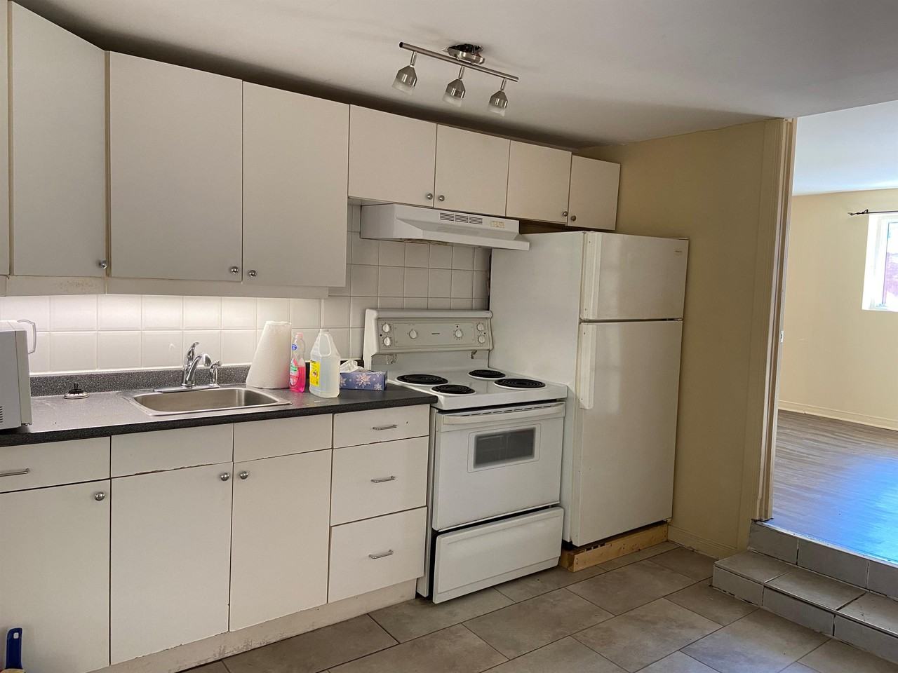 235 Percy Street - Photo 3 of 15