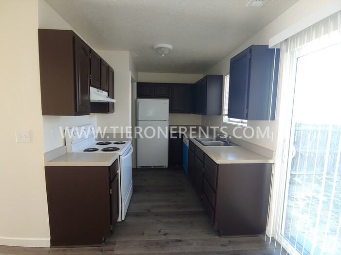 2928 W Bay Dr - Photo 2 of 11