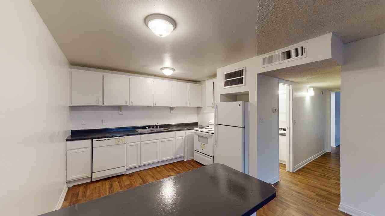 Regency Place Apartments - Photo 2 of 34