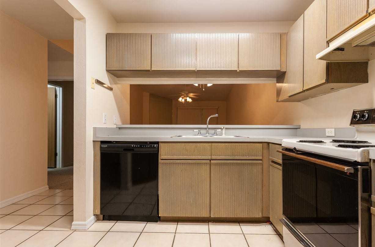 3424 Nw 37th Ave #1 - Photo 4 of 17