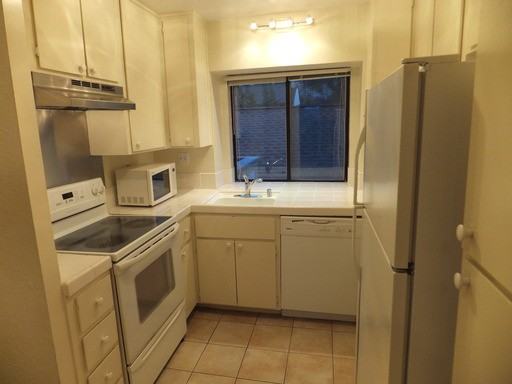 3 Tudor Ct - Photo 3 of 11